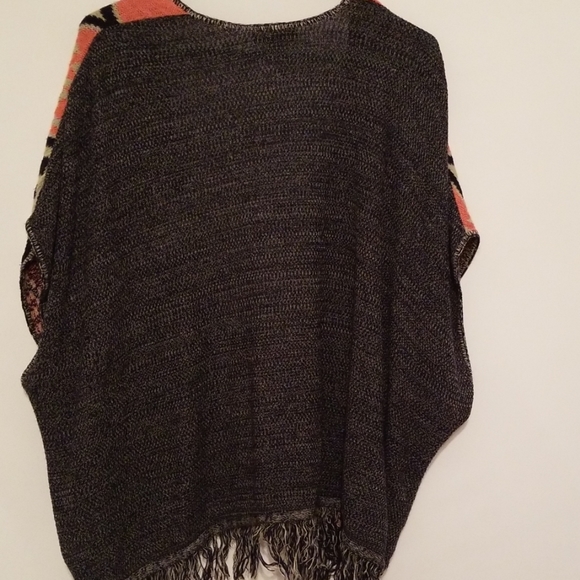 Demanding pancho shrug - Picture 4 of 4